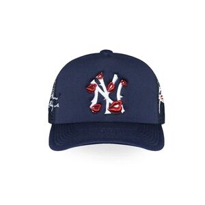 La Ropa Yankees embroidered lips hat